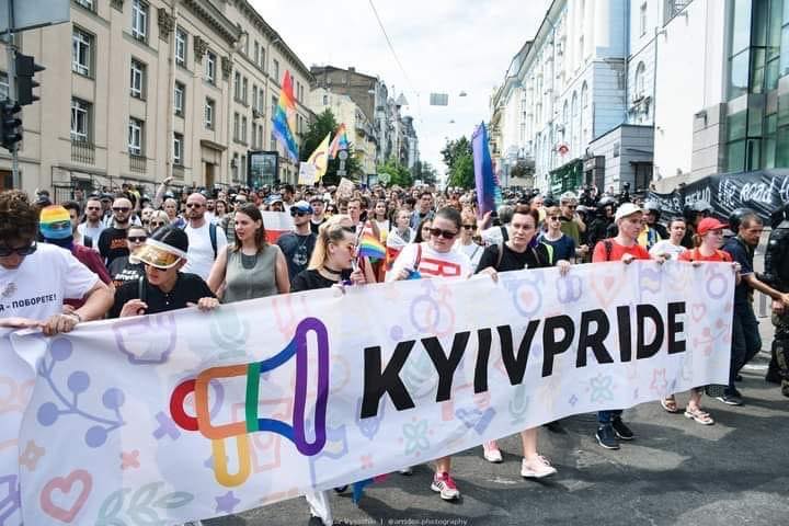 Avec notre Fédération LGBTI en soutien à  nos ami.e.s ukrainien.ne.s de KyivPride !